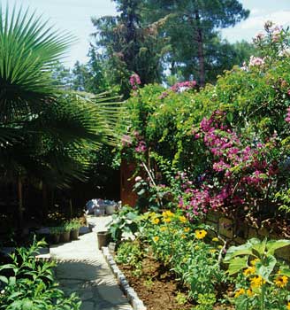 Der sch&ouml;ne Garten der Villa Libuse in Akyaka in der T&uuml;rkei